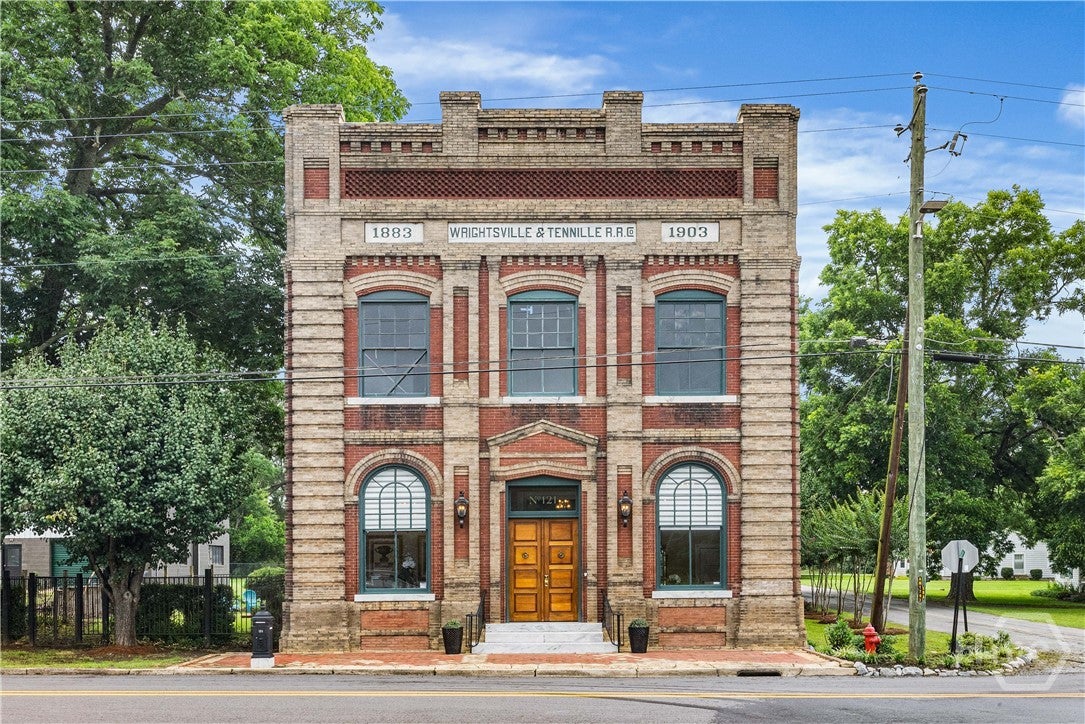 103-121 W South Central Avenue