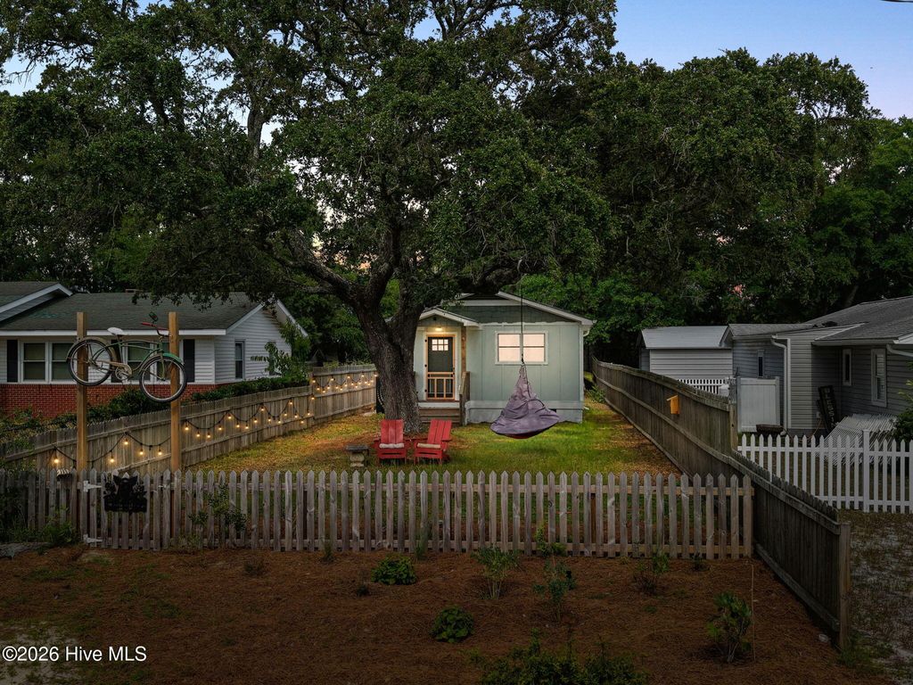 Photo of 908 N Lord Street, Southport, NC 28461 (MLS # 100591516)