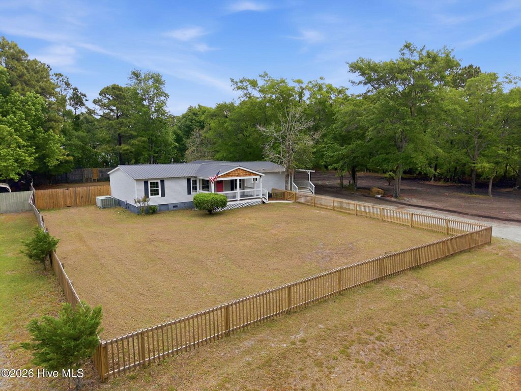 Photo of 73 J E Batson Road, Hampstead, NC 28443 (MLS # 100571169)