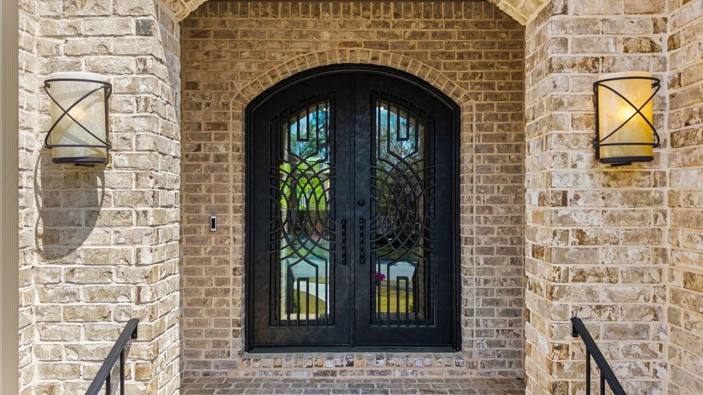 Photo of 607 W Lake Circle, Martinez, GA 30907 (MLS # 553948)