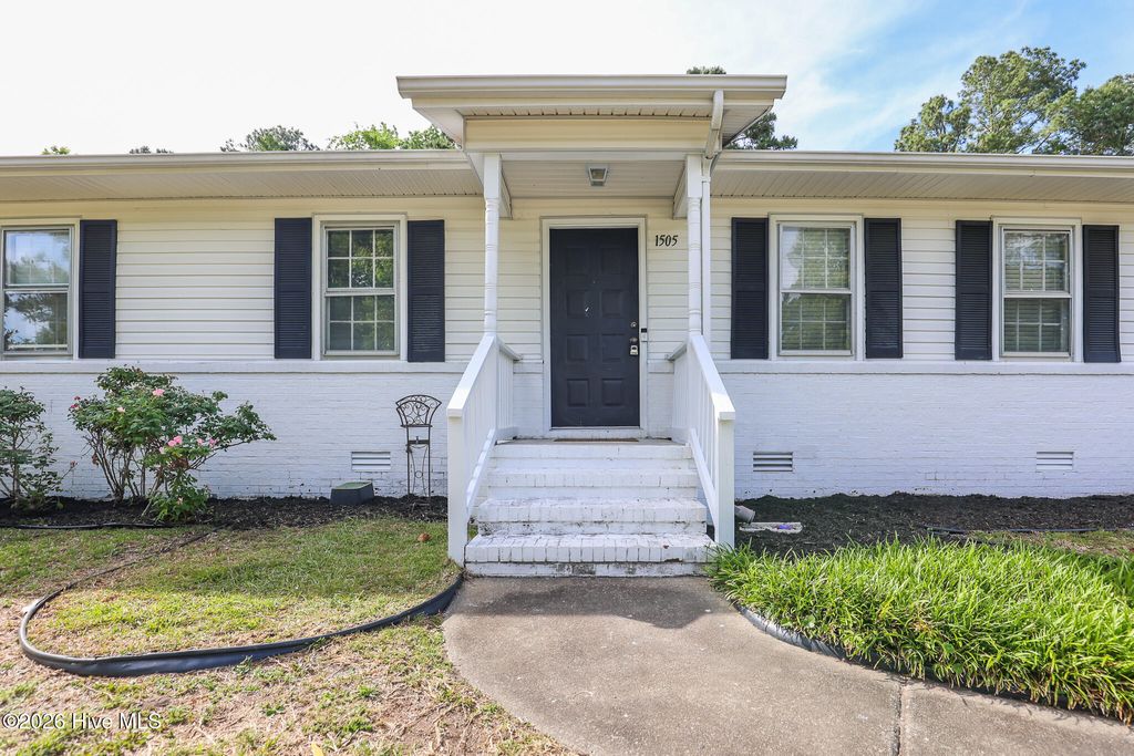 Photo of 1505 Clifton Road, Jacksonville, NC 28540 (MLS # 100572200)