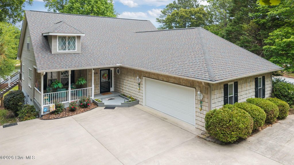 Photo of 110 Sandspur Lane, Seven Lakes, NC 27376 (MLS # 100571267)