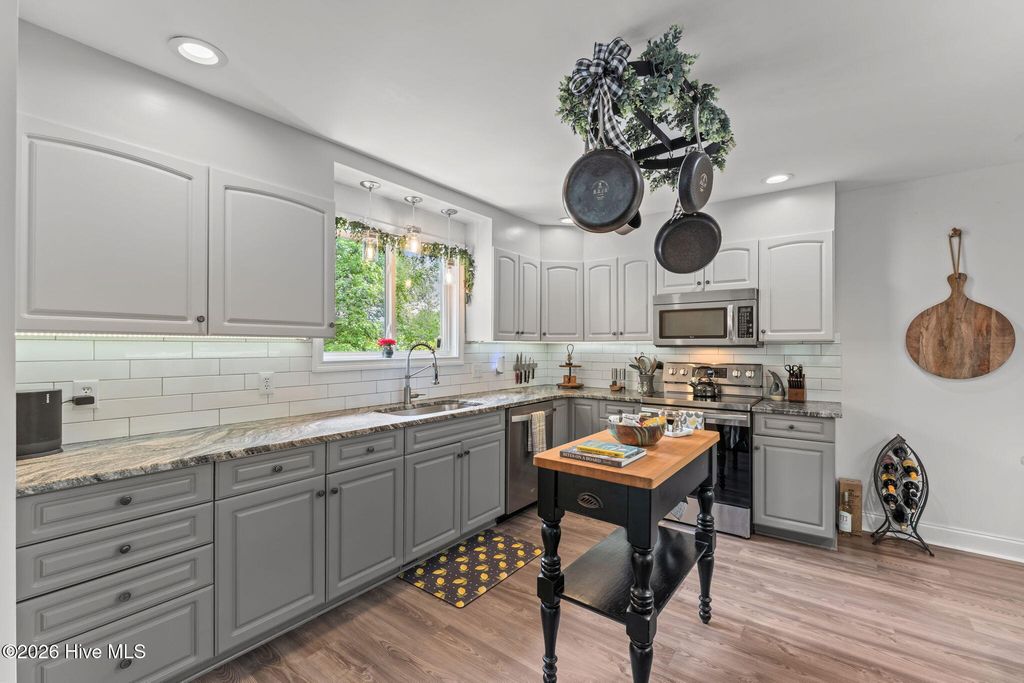 Photo of 110 Sandspur Lane, Seven Lakes, NC 27376 (MLS # 100571267)
