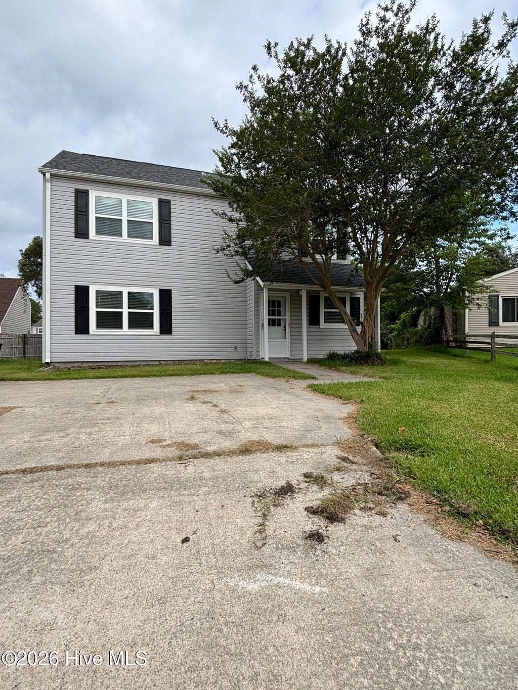 Photo of 124 E Saltwood Place, Jacksonville, NC 28540 (MLS # 100588811)