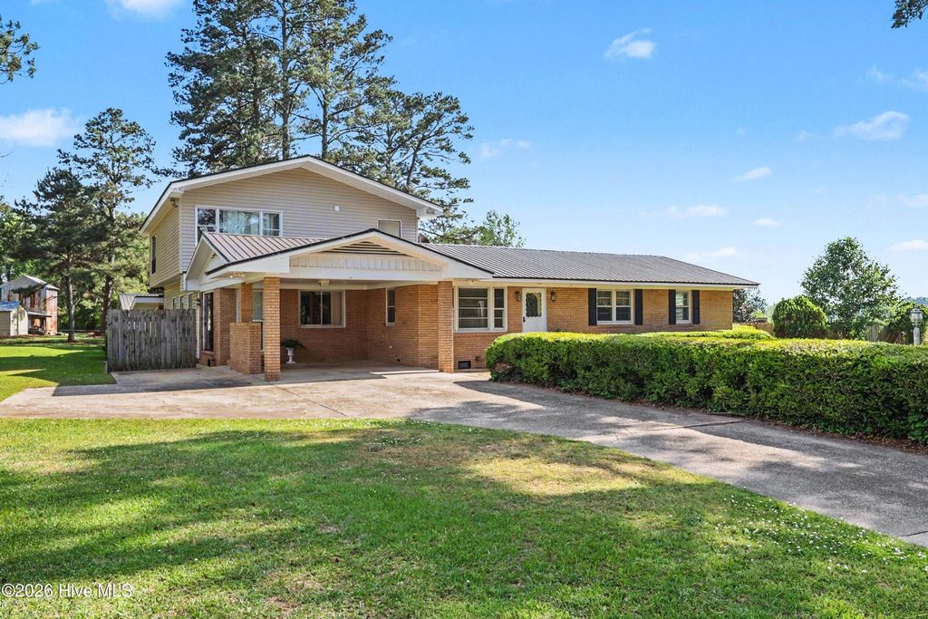 Photo of 406 Connies Circle, Goldsboro, NC 27530 (MLS # 100570470)