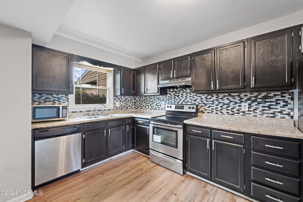 Photo of 123 Palace Circle, Jacksonville, NC 28546 (MLS # 100603500)