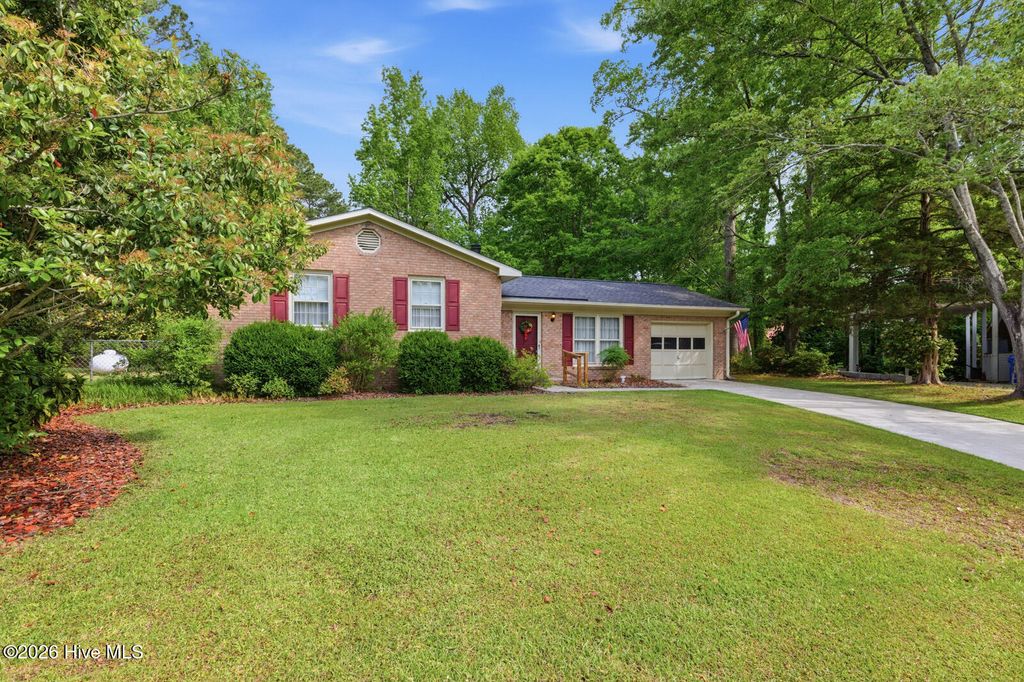 Photo of 206 Chatham Court, Jacksonville, NC 28540 (MLS # 100571542)