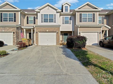 Townhouse For Sale - 995 Canyon Oak Loop<br/> Bryan County, Richmond Hill, GA 31324