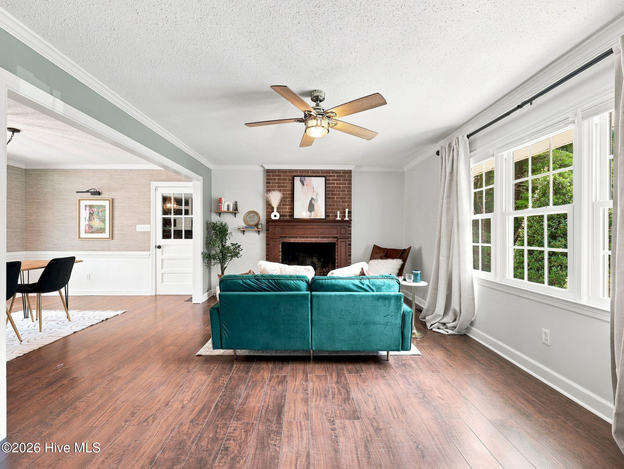 2212 Colony Plaza