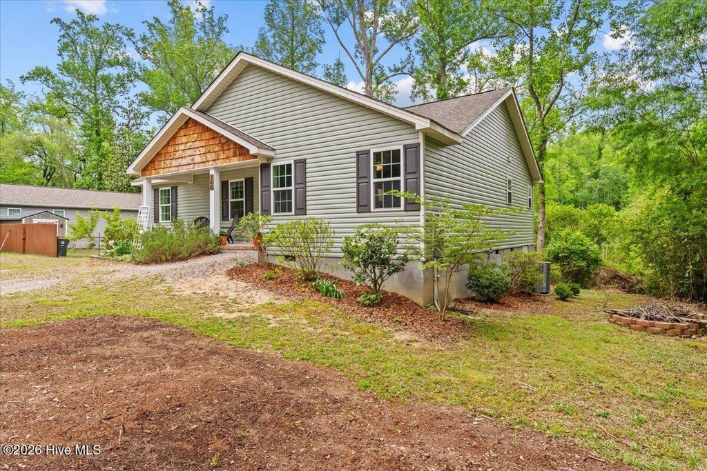 Photo of 140 Midway Road, Aberdeen, NC 28315 (MLS # 100573424)