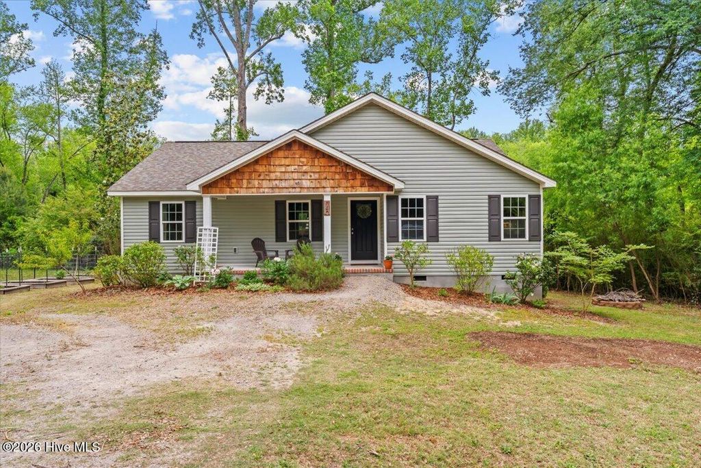 Photo of 140 Midway Road, Aberdeen, NC 28315 (MLS # 100573424)