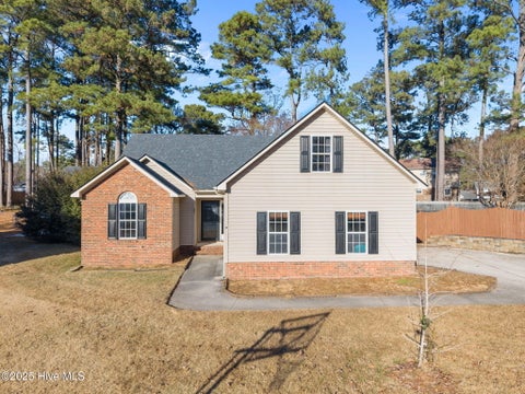 Homes For Sale - 104 Dundee Court<br/> Onslow County, Jacksonville, NC 28546