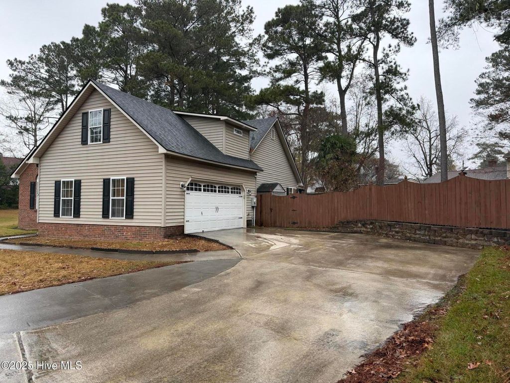 Photo of 104 Dundee Court, Jacksonville, NC 28546 (MLS # 100544873)