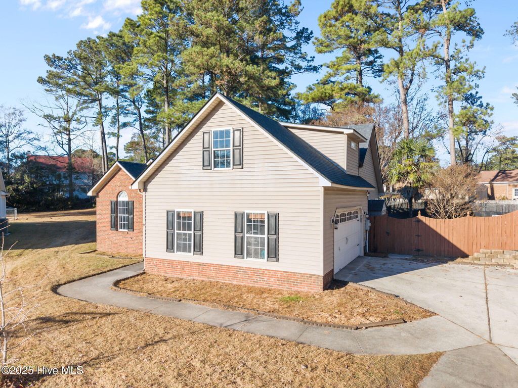 Photo of 104 Dundee Court, Jacksonville, NC 28546 (MLS # 100544873)