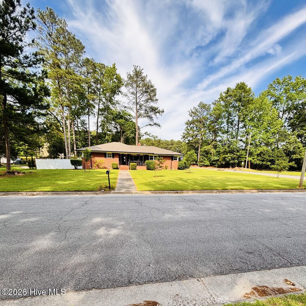 Photo of 302 Oak Drive, Washington, NC 27889 (MLS # 100533508)