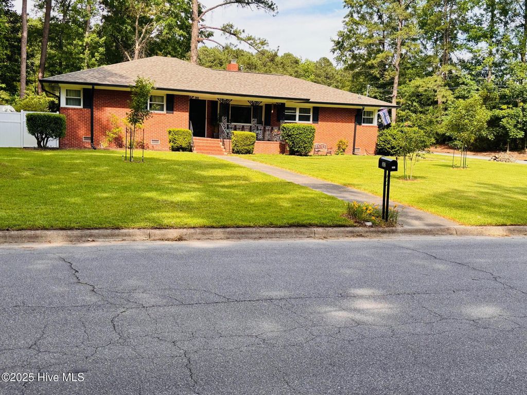 Photo of 302 Oak Drive, Washington, NC 27889 (MLS # 100533508)