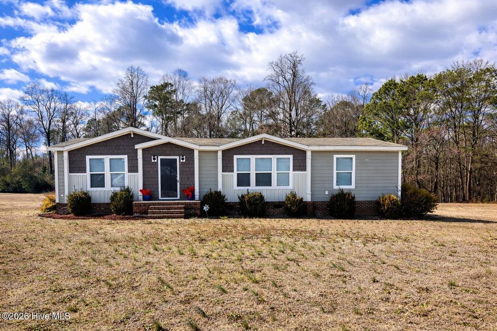 Photo of 1100 Ozzie Road, Clinton, NC 28328 (MLS # 100554893)