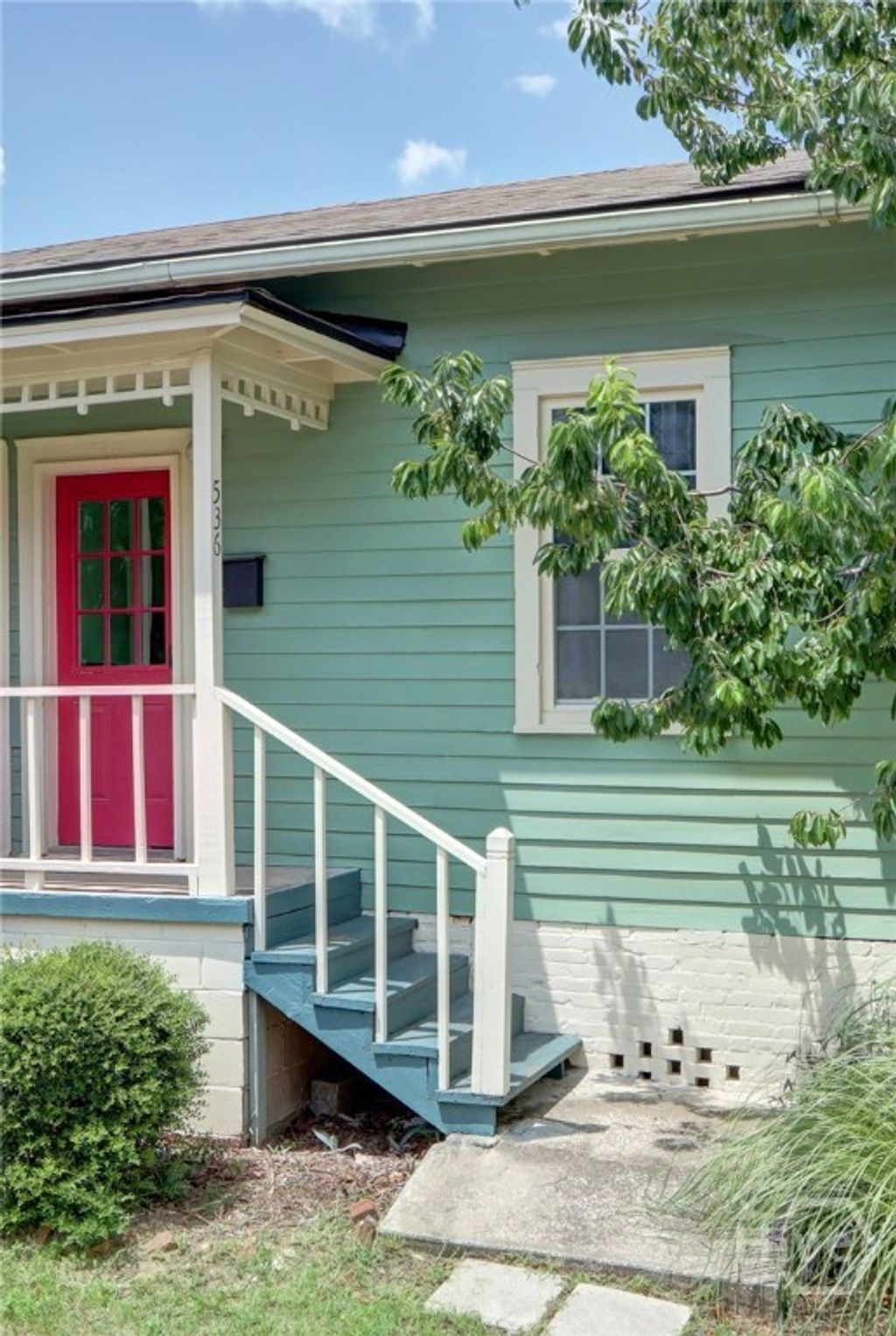 Photo of 536 E Gordon Lane, Savannah, GA 31401 (MLS # SA334028)