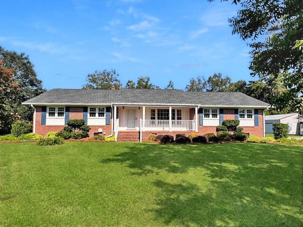 Photo of 101 Parkwood Drive, Williston, SC 29853 (MLS # 547286)