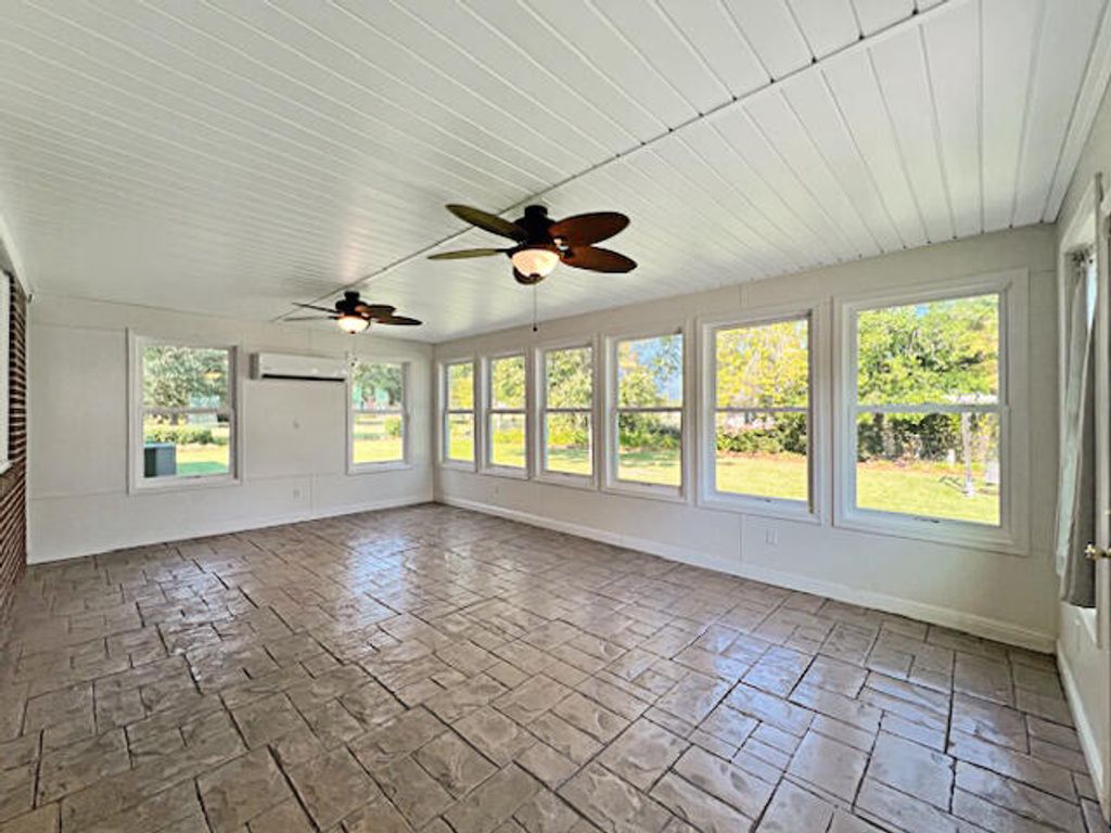 Photo of 101 Parkwood Drive, Williston, SC 29853 (MLS # 547286)