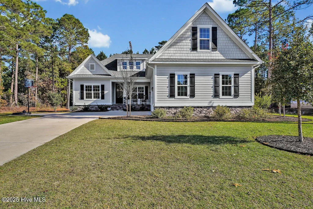 717 Breezewood Drive SE