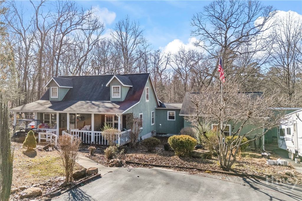 Photo of 183 Golden Valley Drive, Demorest, GA 30535 (MLS # CL345250)