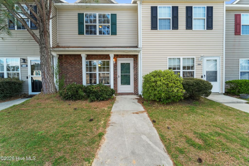 Photo of 207 Pinegrove Court, Jacksonville, NC 28546 (MLS # 100564066)
