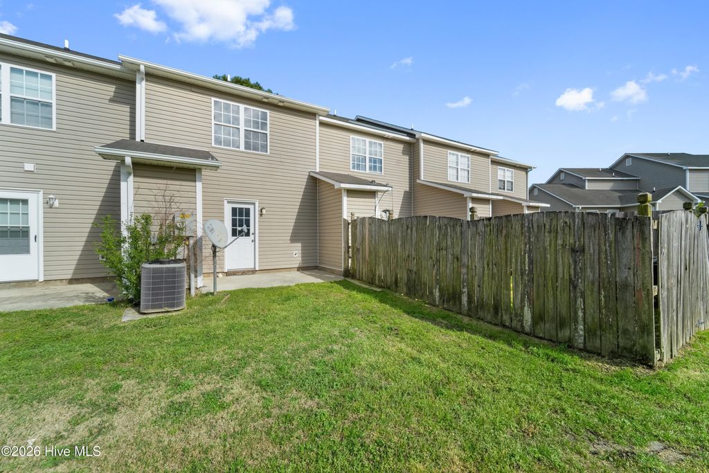 Photo of 207 Pinegrove Court, Jacksonville, NC 28546 (MLS # 100564066)