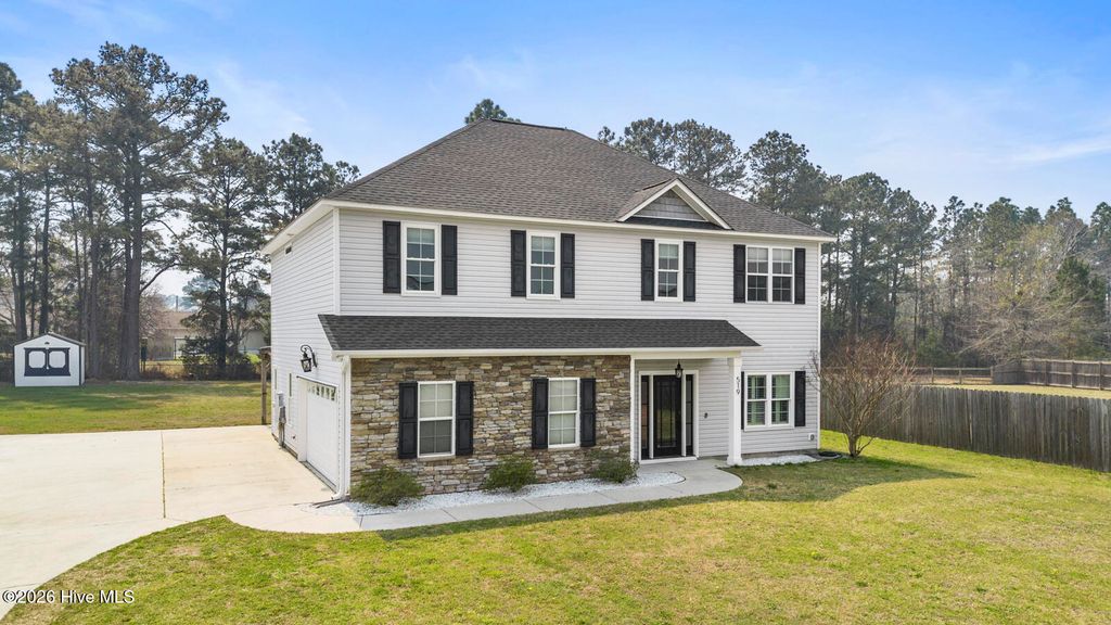 Photo of 519 Aberdineshire Court, Hubert, NC 28539 (MLS # 100560969)