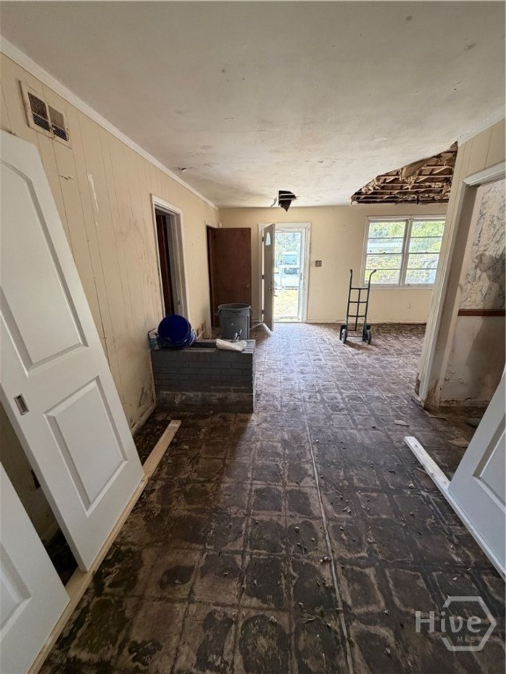 Photo of 25 Catherine Circle, Savannah, GA 31406 (MLS # SA357071)