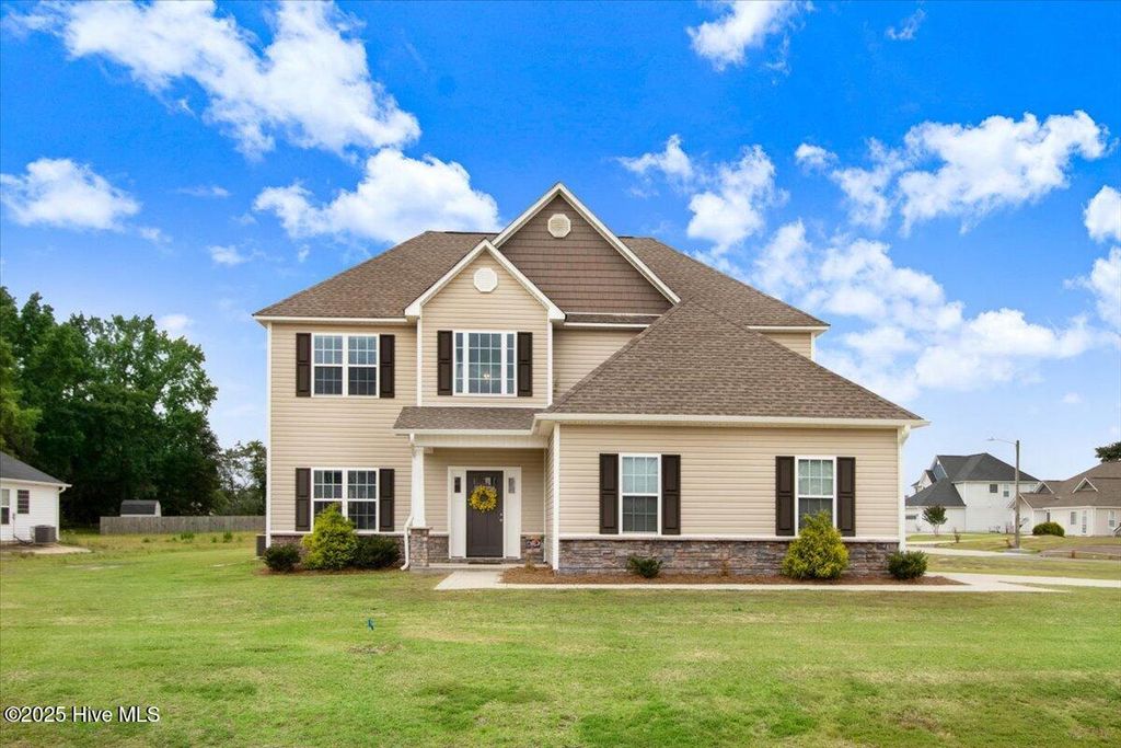 Photo of 404 Clemens Drive, Pikeville, NC 27863 (MLS # 100513187)