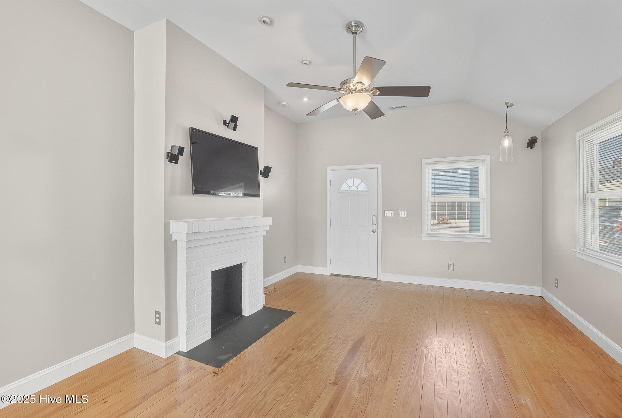 209 W Terminal Boulevard