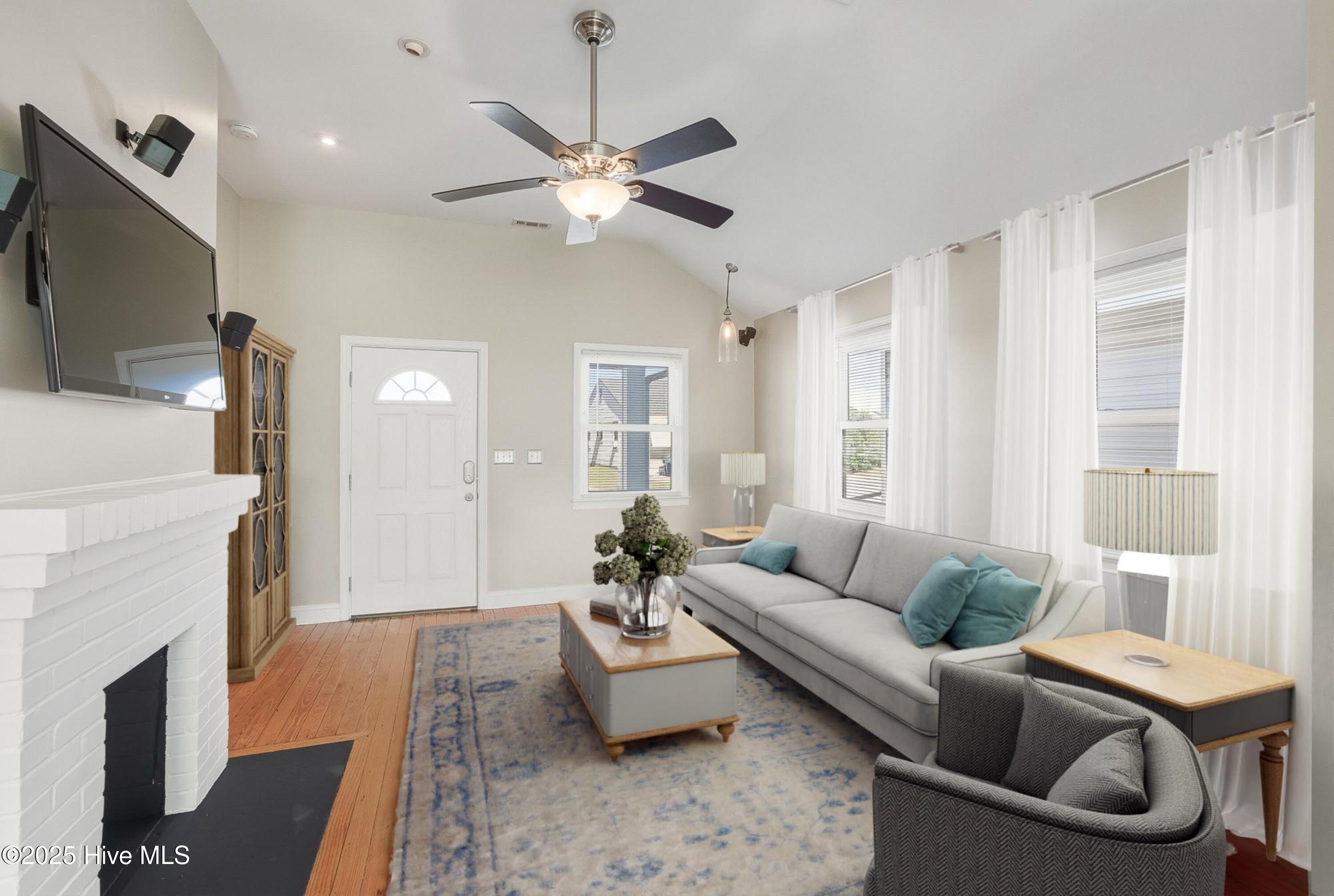 209 W Terminal Boulevard