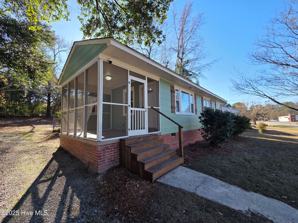 Photo of 1012 Walnut Lane, Rockingham, NC 28379 (MLS # 100545490)