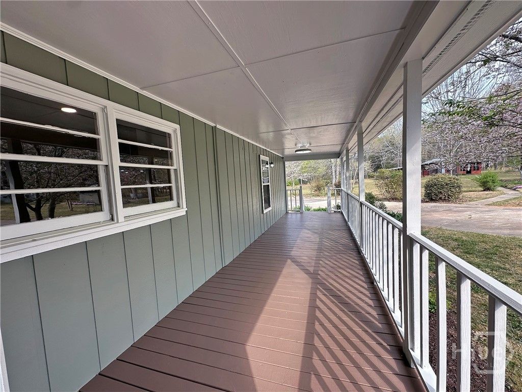 Photo of 1104 Farm Road, Colbert, GA 30628 (MLS # CL352222)