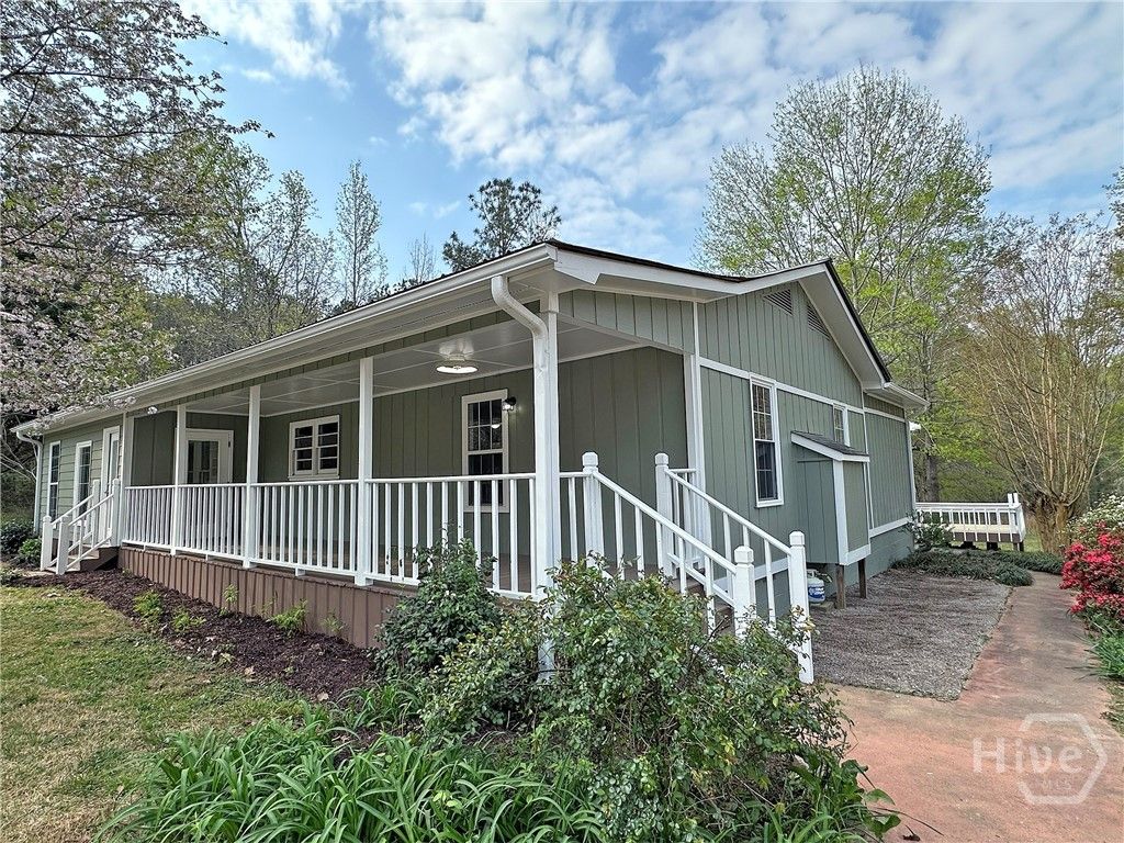 Photo of 1104 Farm Road, Colbert, GA 30628 (MLS # CL352222)