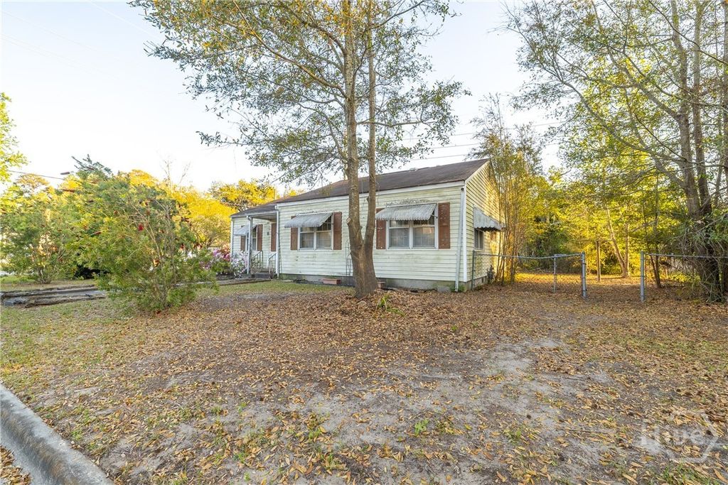 Photo of 2121 E 58th Street, Savannah, GA 31404 (MLS # SA353022)