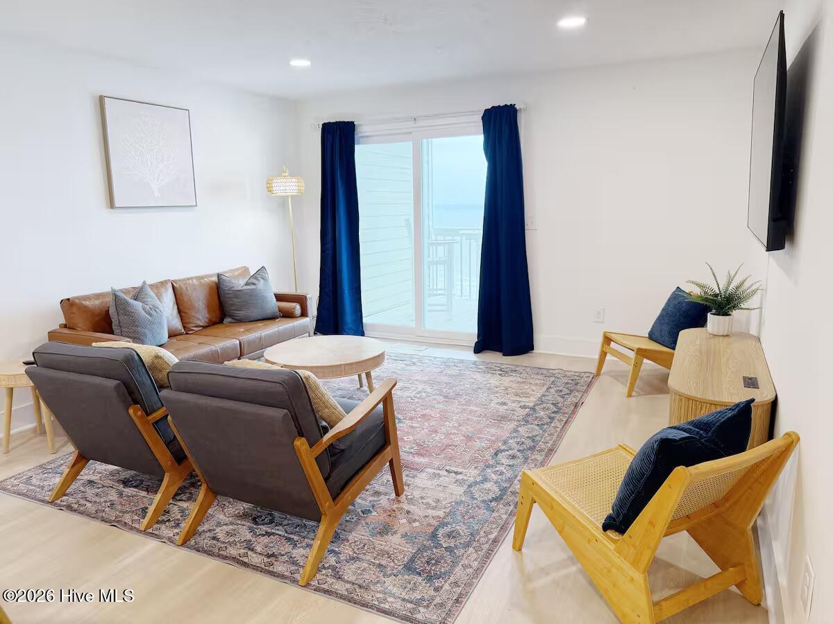 2120 Surfrider Court