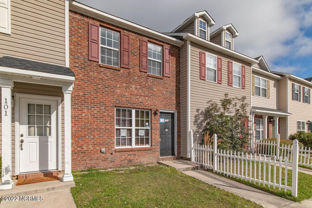 Photo of 103 Woodlake Court, Jacksonville, NC 28546 (MLS # 100553769)