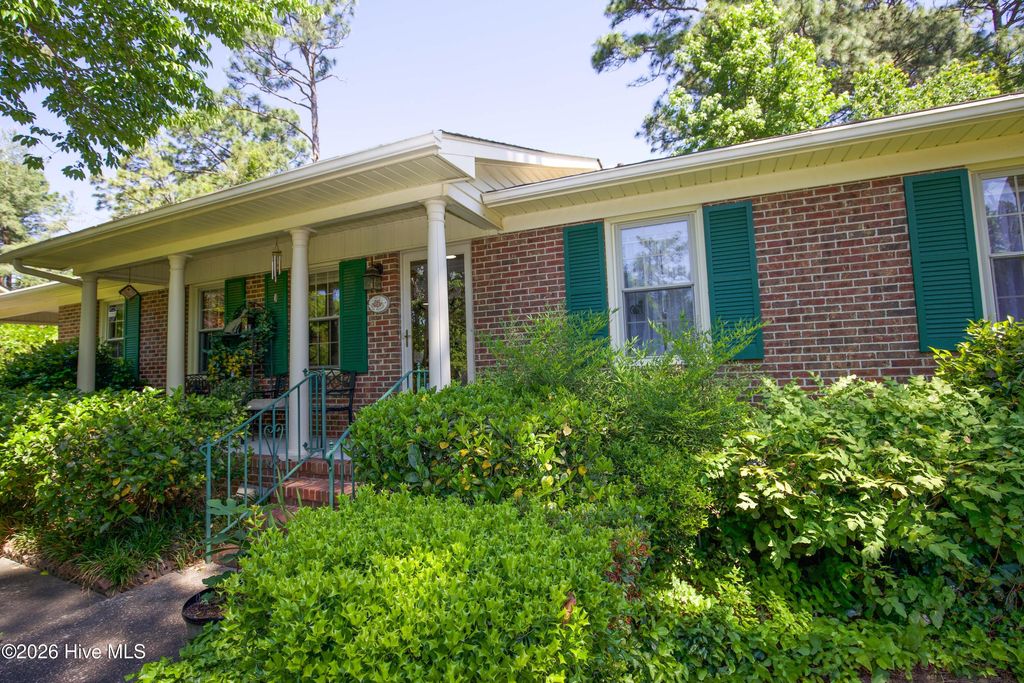 Photo of 305 Selkirk Trail, Southern Pines, NC 28387 (MLS # 100576902)