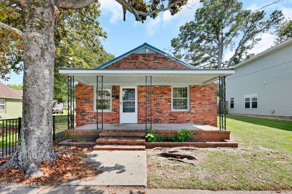 Photo of 1314 Queen Street, Wilmington, NC 28401 (MLS # 100572554)