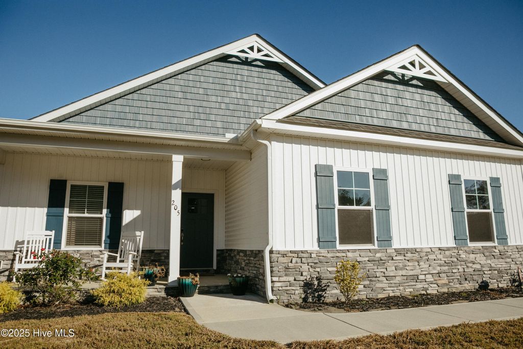 Photo of 205 Creeks Edge Drive, Pikeville, NC 27863 (MLS # 100537843)