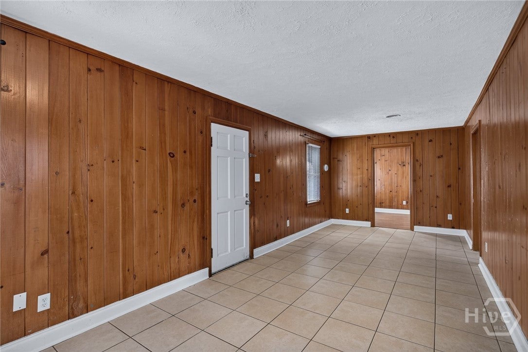 1010 E Victory Drive F