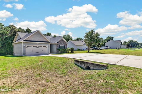 Tiny photo for 405 Peppermint Drive, Hubert, NC 28539 (MLS # 100602993)
