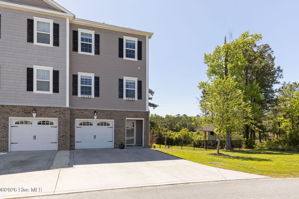 Photo of 400 Garland Shores Drive, Hubert, NC 28539 (MLS # 100568824)