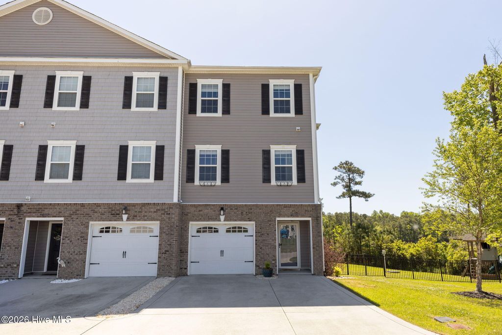 Photo of 400 Garland Shores Drive, Hubert, NC 28539 (MLS # 100568824)