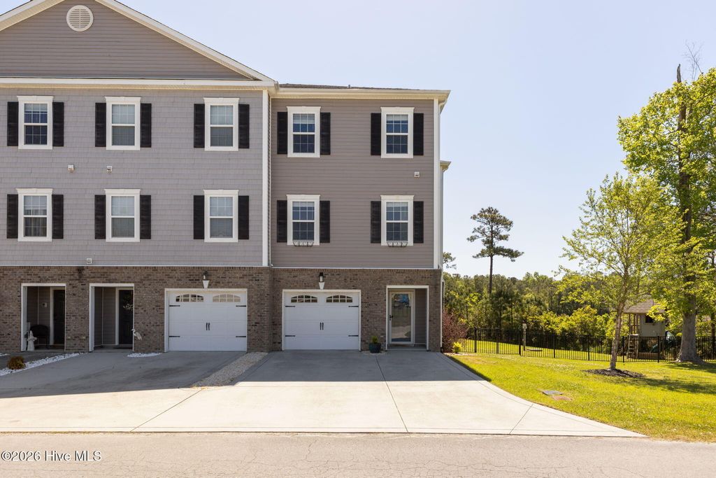 Photo of 400 Garland Shores Drive, Hubert, NC 28539 (MLS # 100568824)