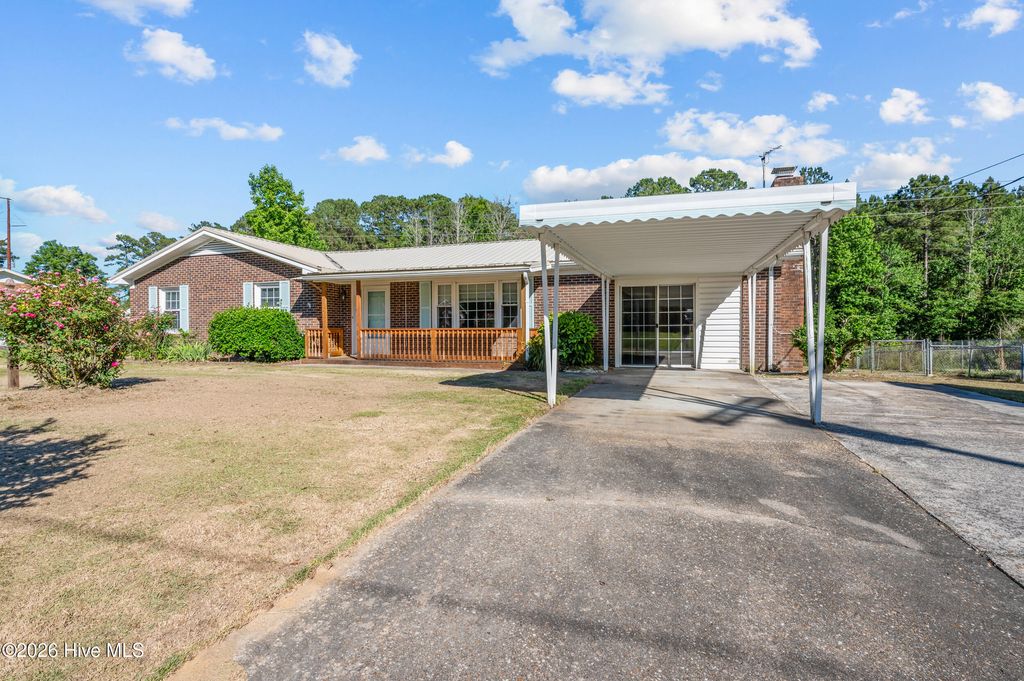 Photo of 207 Maplehurst Drive, Jacksonville, NC 28540 (MLS # 100576111)