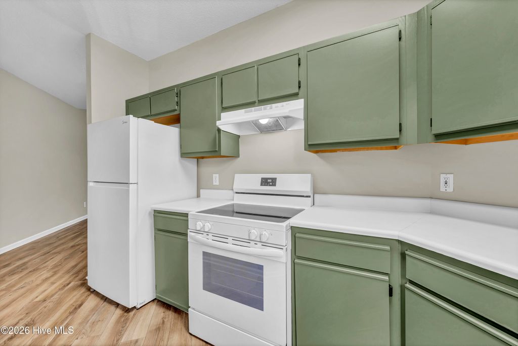 Photo of 733 Bragg Drive #Apt F, Wilmington, NC 28412 (MLS # 100575681)