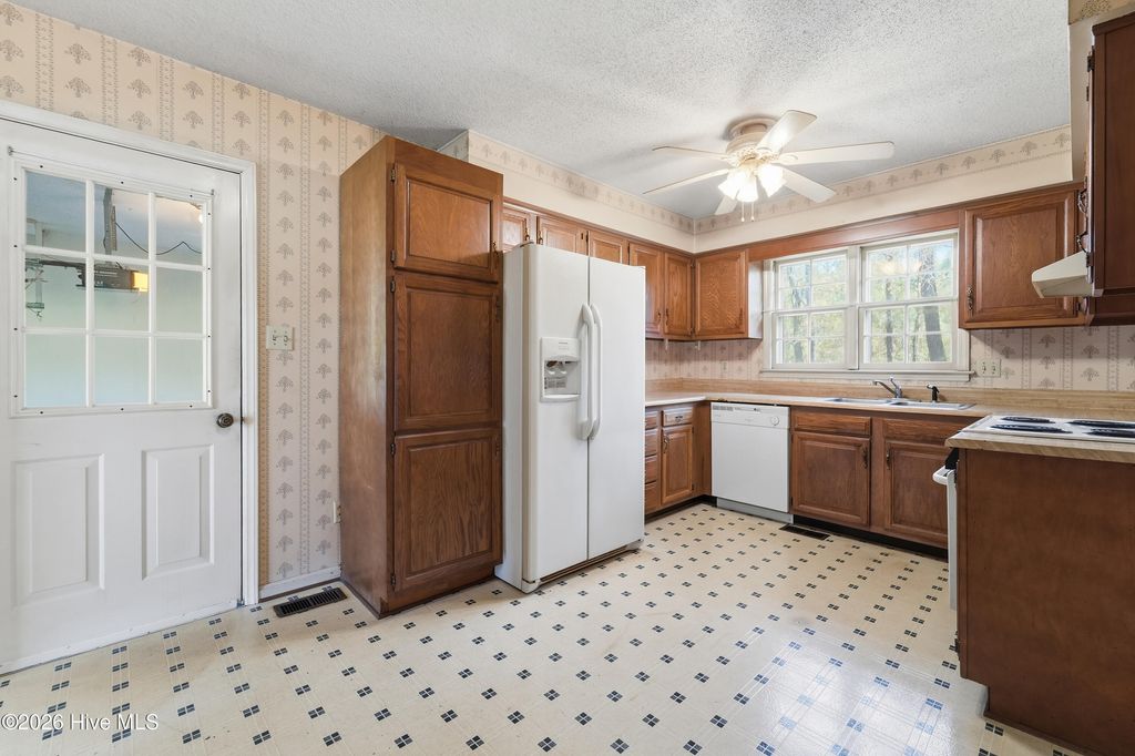 Photo of 312 King Richard Court, Jacksonville, NC 28546 (MLS # 100563491)